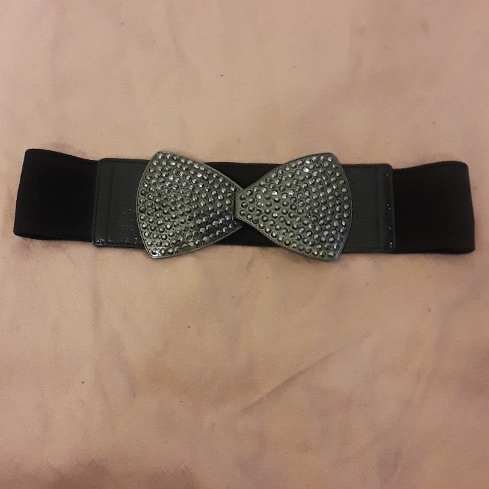 Stretch waist belt with rhinestone buckle